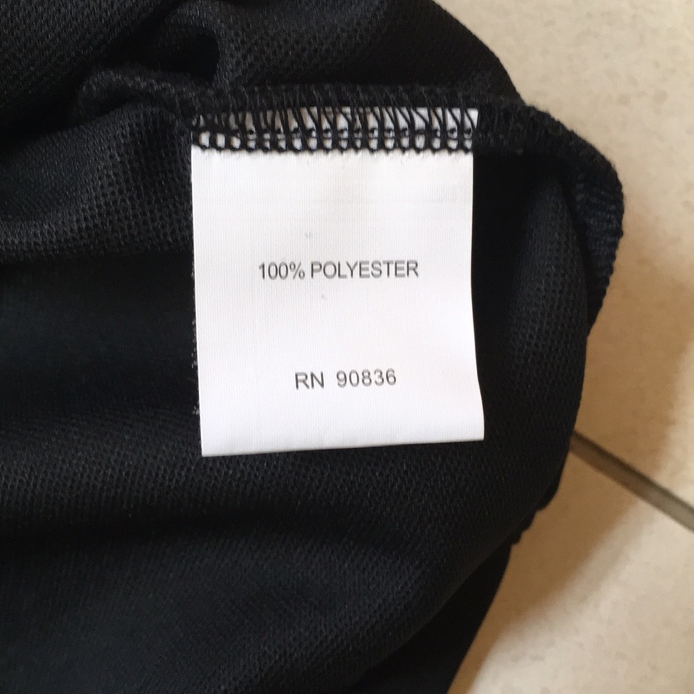Black polo. Unisex. Size small - Picture 3 of 3